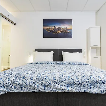 Private Room #2 With King & Single Bed, Ground Floor, Ac, 2Min To Rab, No Kitchen * Ramstein-Miesenbach