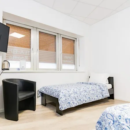 Private Room #2 With King & Single Bed, Ground Floor, Ac, 2Min To Rab, No Kitchen *