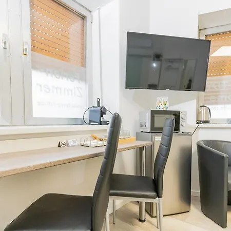 Private Room #2 With King & Single Bed, Ground Floor, Ac, 2Min To Rab, No Kitchen