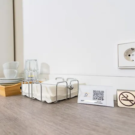 Private #2 With King Size & Single, Ground Floor, Ac, 2min To Rab Διαμέρισμα *