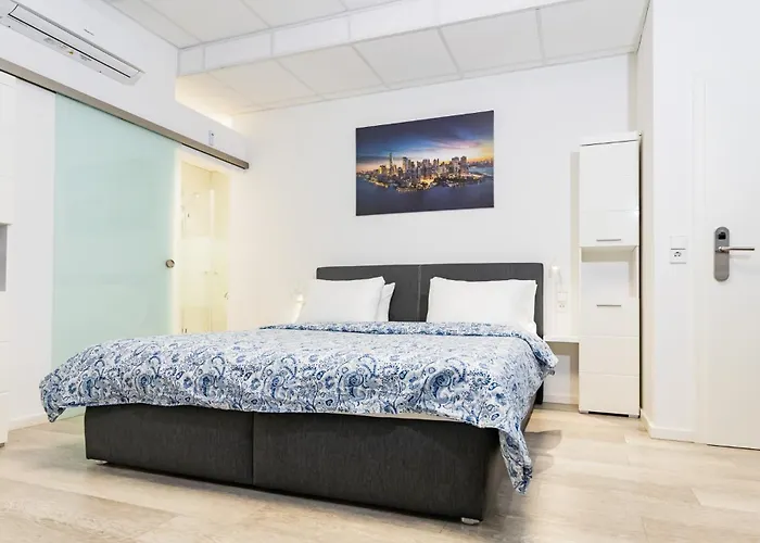 Private #2 With King Size & Single, Ground Floor, Ac, 2min To Rab Appartement *