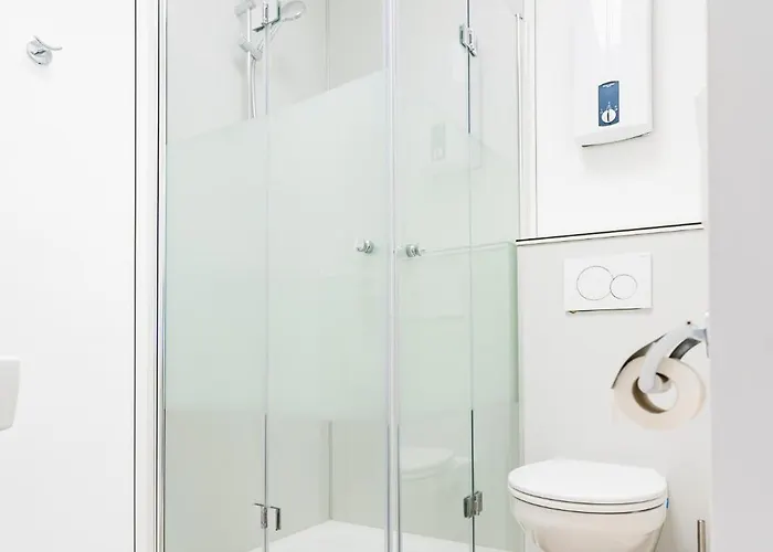 Appartement Private #2 With King Size & Single, Ground Floor, Ac, 2min To Rab Ramstein-Miesenbach