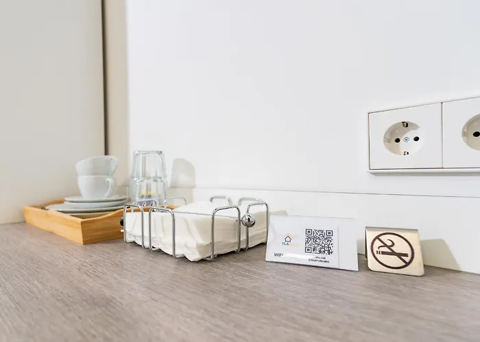 Private #2 With King Size & Single, Ground Floor, Ac, 2min To Rab Appartement *